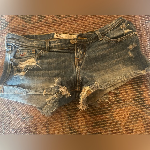 Hollister Jean Shorts Cut Off Raw Hem Frayed Destroyed Jeans Size 3 Dark Wash - Picture 4 of 9